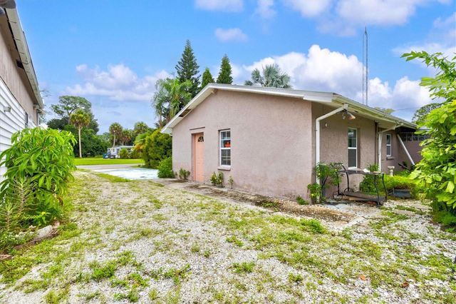 507 PINEWOOD AVENUE, Nokomis, FL 34275