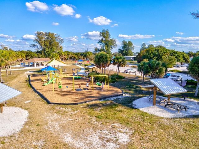 507 PINEWOOD AVENUE, Nokomis, FL 34275