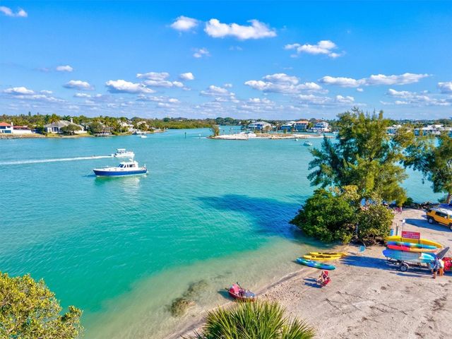 507 PINEWOOD AVENUE, Nokomis, FL 34275