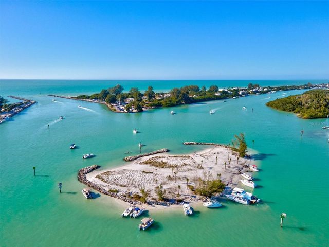 507 PINEWOOD AVENUE, Nokomis, FL 34275