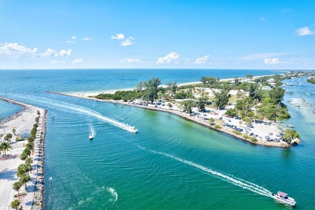 507 PINEWOOD AVENUE, Nokomis, FL 34275