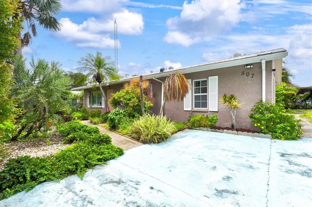 507 PINEWOOD AVENUE, Nokomis, FL 34275