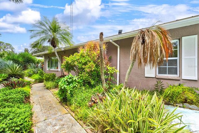 507 PINEWOOD AVENUE, Nokomis, FL 34275