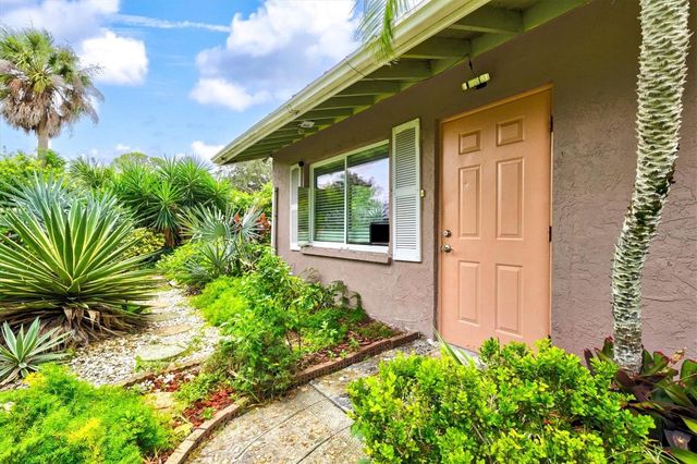 507 PINEWOOD AVENUE, Nokomis, FL 34275