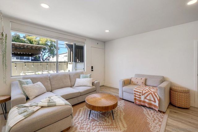 3063 Barnard 1, San Diego, CA 92110