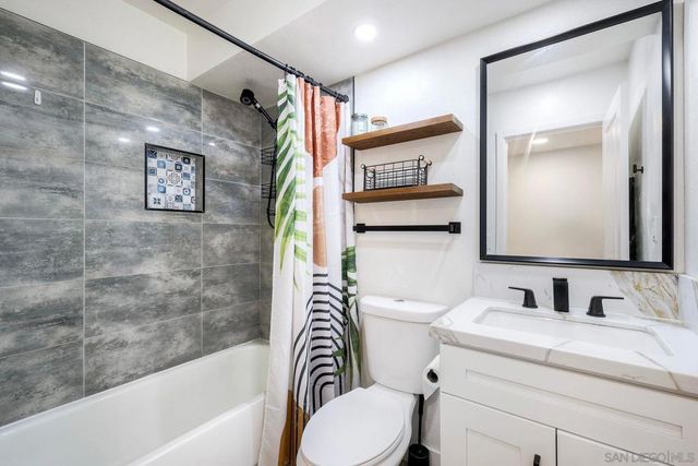 3063 Barnard 1, San Diego, CA 92110