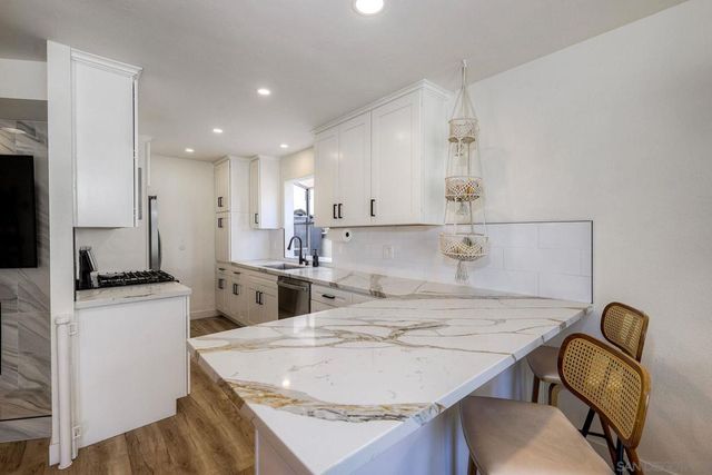 3063 Barnard 1, San Diego, CA 92110