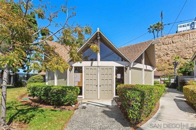 3063 Barnard 1, San Diego, CA 92110