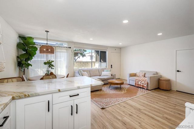 3063 Barnard 1, San Diego, CA 92110