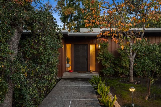 1135 E Santa Ana Avenue, Fresno, CA 93704