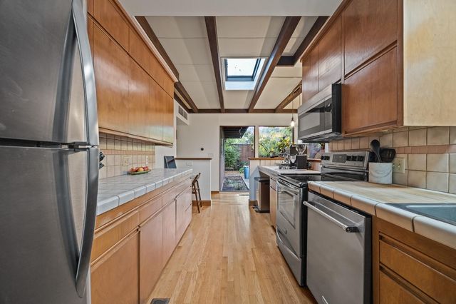 1135 E Santa Ana Avenue, Fresno, CA 93704