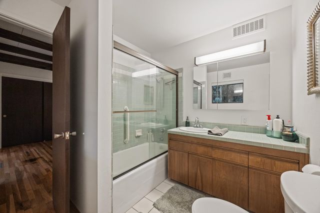 1135 E Santa Ana Avenue, Fresno, CA 93704