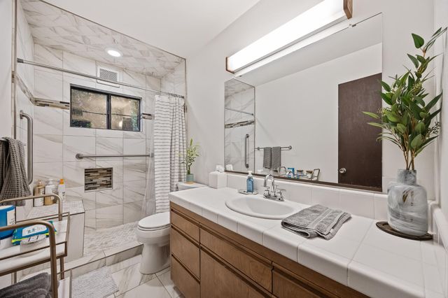 1135 E Santa Ana Avenue, Fresno, CA 93704