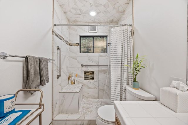 1135 E Santa Ana Avenue, Fresno, CA 93704