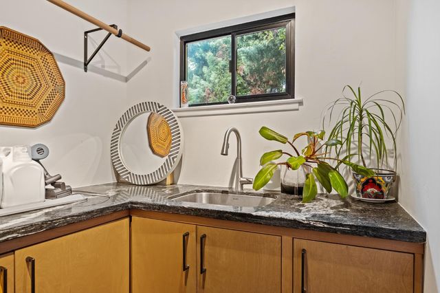 1135 E Santa Ana Avenue, Fresno, CA 93704