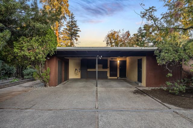 1135 E Santa Ana Avenue, Fresno, CA 93704