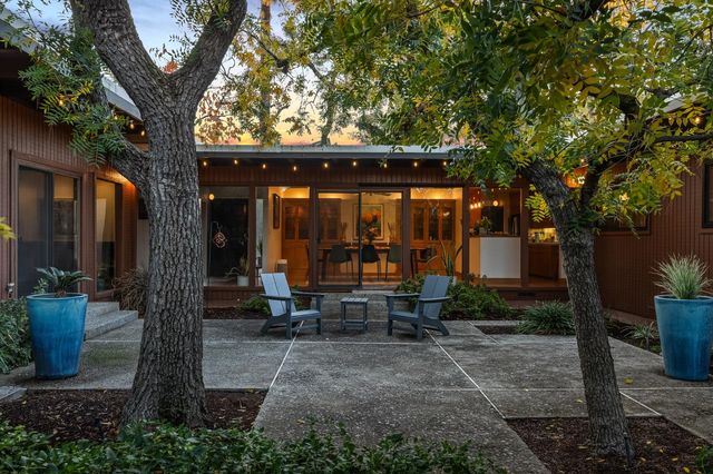 1135 E Santa Ana Avenue, Fresno, CA 93704