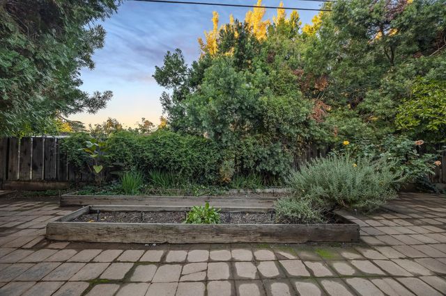 1135 E Santa Ana Avenue, Fresno, CA 93704