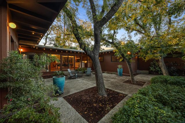 1135 E Santa Ana Avenue, Fresno, CA 93704