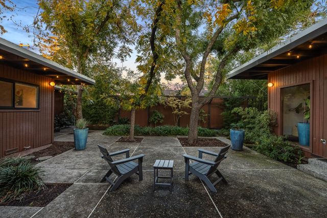 1135 E Santa Ana Avenue, Fresno, CA 93704