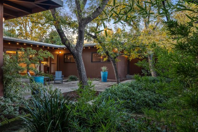 1135 E Santa Ana Avenue, Fresno, CA 93704