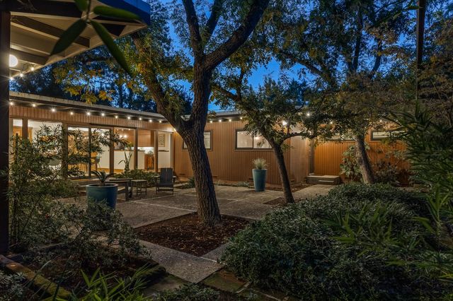 1135 E Santa Ana Avenue, Fresno, CA 93704