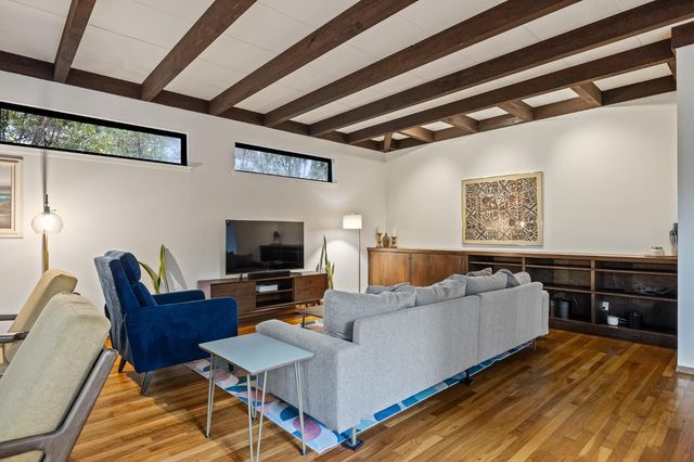 1135 E Santa Ana Avenue, Fresno, CA 93704