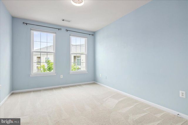 2465 ARMY NAVY DR #1-302, Arlington, VA 22206