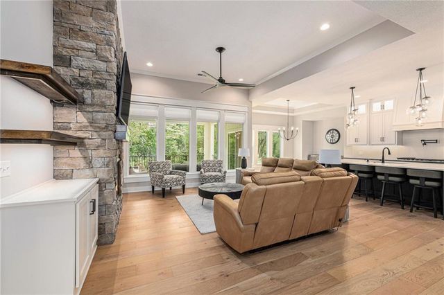 15447 W 168th Place, Olathe, KS 66062