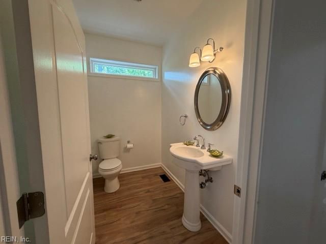 5 Lone Star LN, Poquoson, VA 23662