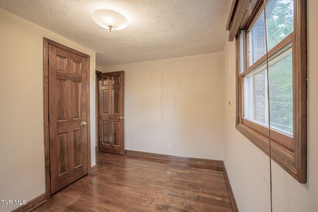524 Cherokee Drive, Mount Carmel, TN 37645