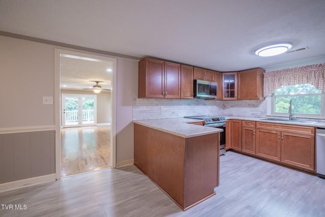 524 Cherokee Drive, Mount Carmel, TN 37645
