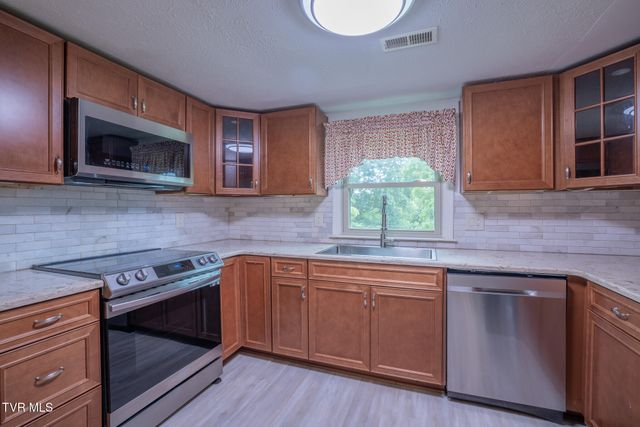 524 Cherokee Drive, Mount Carmel, TN 37645