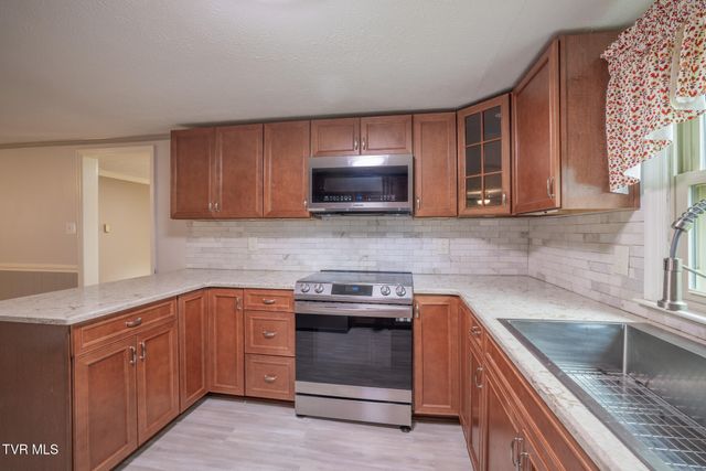 524 Cherokee Drive, Mount Carmel, TN 37645