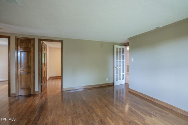 524 Cherokee Drive, Mount Carmel, TN 37645