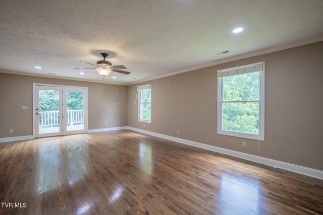 524 Cherokee Drive, Mount Carmel, TN 37645