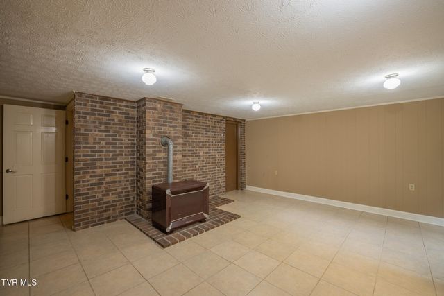 524 Cherokee Drive, Mount Carmel, TN 37645