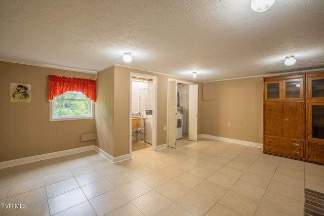 524 Cherokee Drive, Mount Carmel, TN 37645