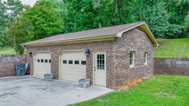 524 Cherokee Drive, Mount Carmel, TN 37645