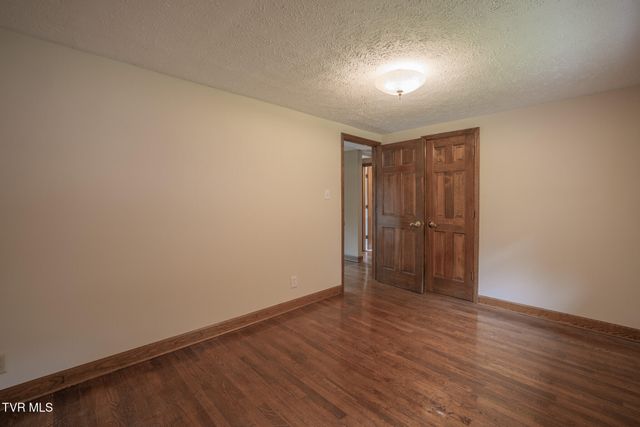 524 Cherokee Drive, Mount Carmel, TN 37645