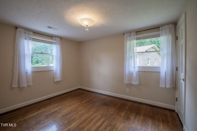 524 Cherokee Drive, Mount Carmel, TN 37645