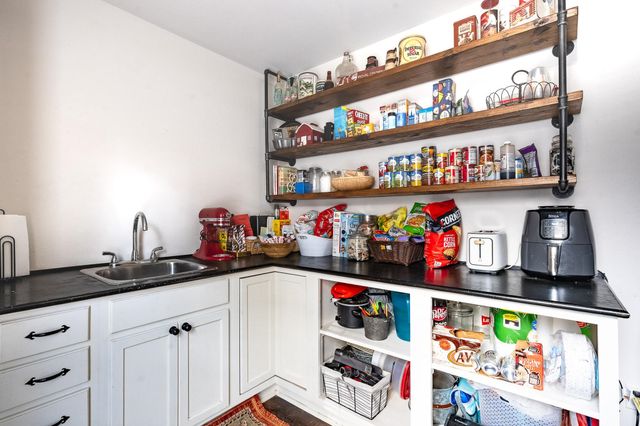 1934 Silk Tree Rd, Gilmer, TX 75645