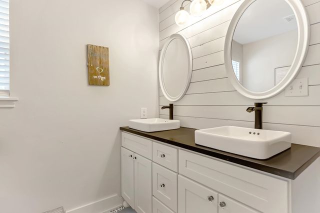 1934 Silk Tree Rd, Gilmer, TX 75645