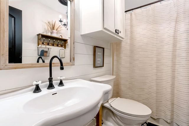 1934 Silk Tree Rd, Gilmer, TX 75645