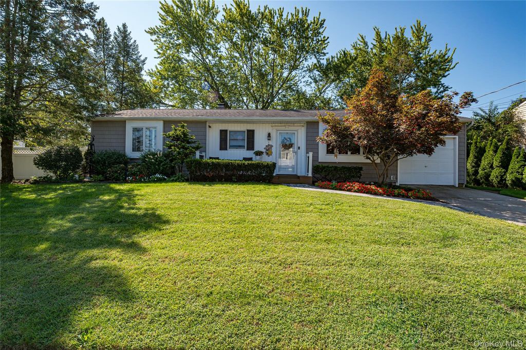 10 Stonehurst Circle S, Centereach, NY 11720 — exterior