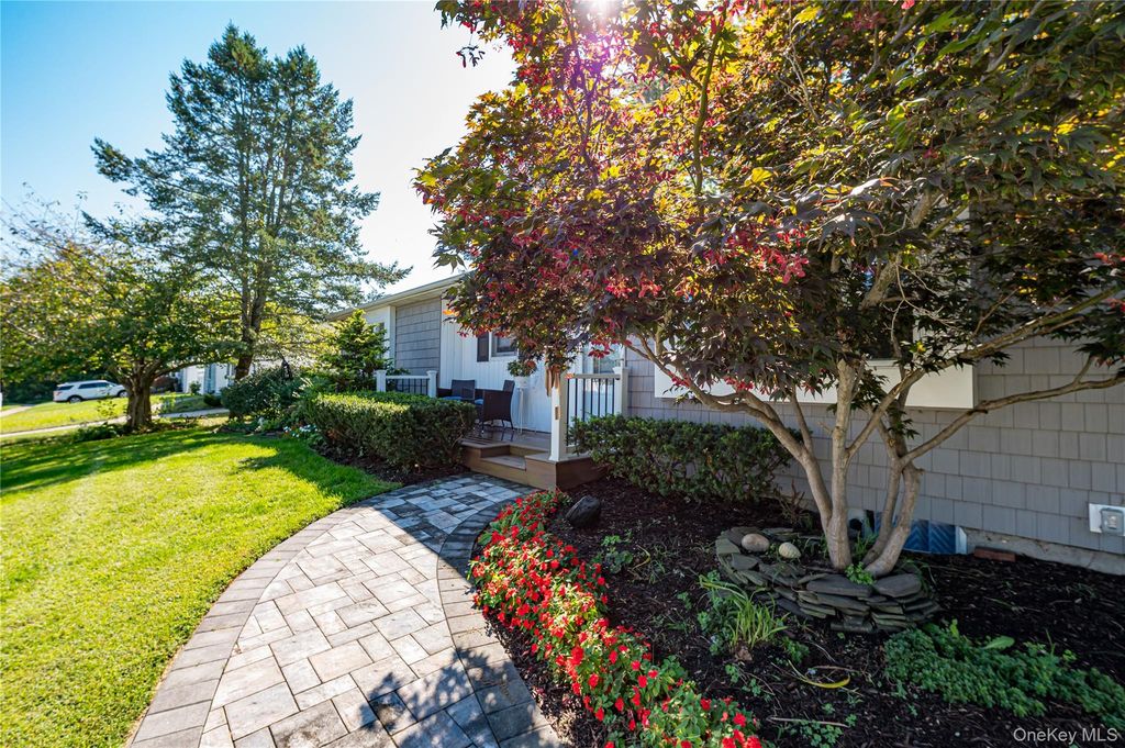 10 Stonehurst Circle S, Centereach, NY 11720 — photo 4