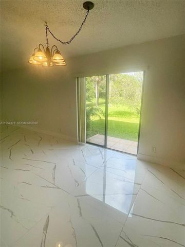 403 Lakeview Dr 106, Weston, FL 33326