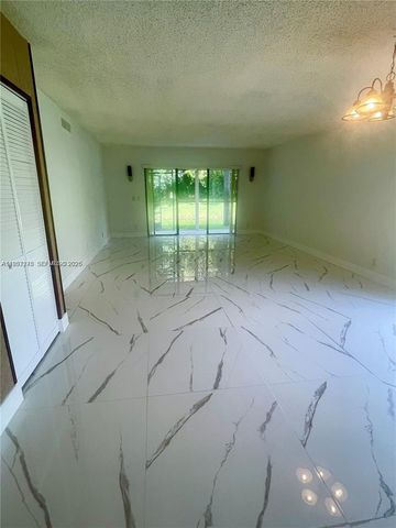 403 Lakeview Dr 106, Weston, FL 33326