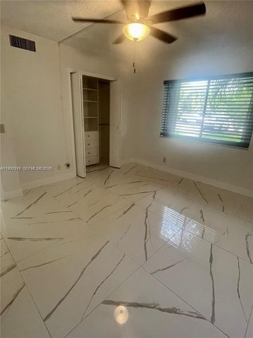 403 Lakeview Dr 106, Weston, FL 33326