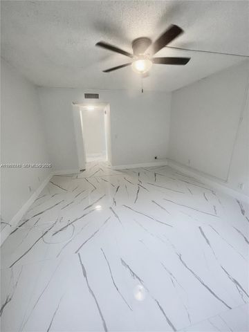 403 Lakeview Dr 106, Weston, FL 33326